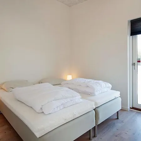 Sleeps 16 Wifi Holiday home Tranehuse