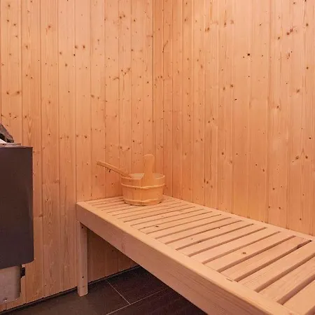 Holiday home Sleeps 16 Wifi